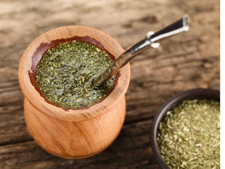 Yerba w kubeczku. Obrazek w artykule Yerba mate właściwości. Poznaj właściwości naparu