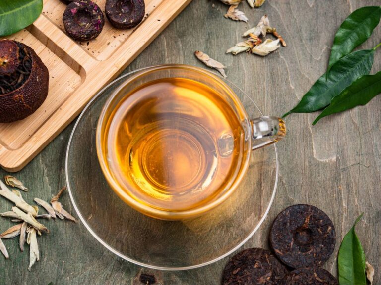 Poznaj tajniki fermentacji herbaty pu-erh, które nadają jej charakterystyczny smak