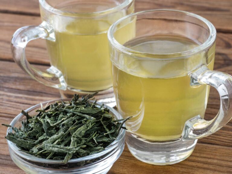 Jak przygotować herbatę sencha krok po kroku, aby cieszyć się jej delikatnym smakiem