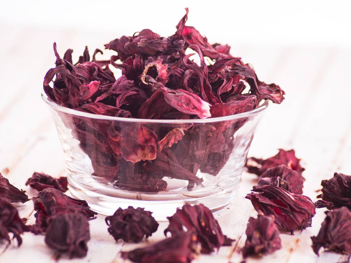 Hibiskus (Hibiscus sabdariffa) – owocowy klucz do zdrowego serca i ciśnienia 1 Hibiskus